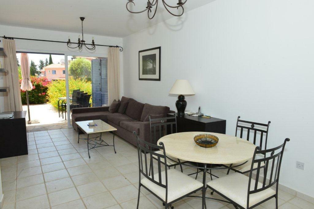 Limnaria Villas Sunny Garden Apartment Pafos Zewnętrze zdjęcie